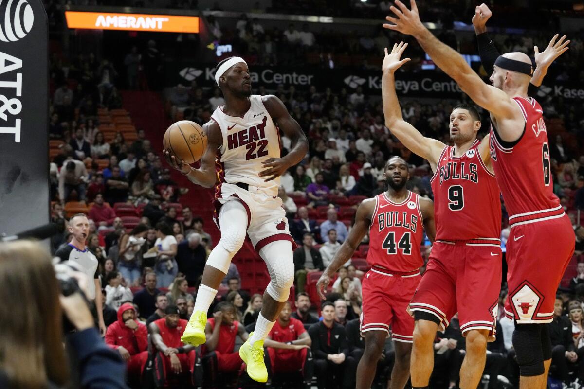 Bulls open 25-point first-quarter lead in Miami, team's largest